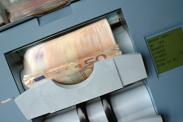 Wpłatomaty i bankomaty ograniczenia liczby banknotów